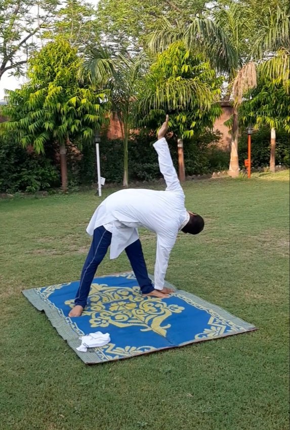 2021 yog guru teaching yoga